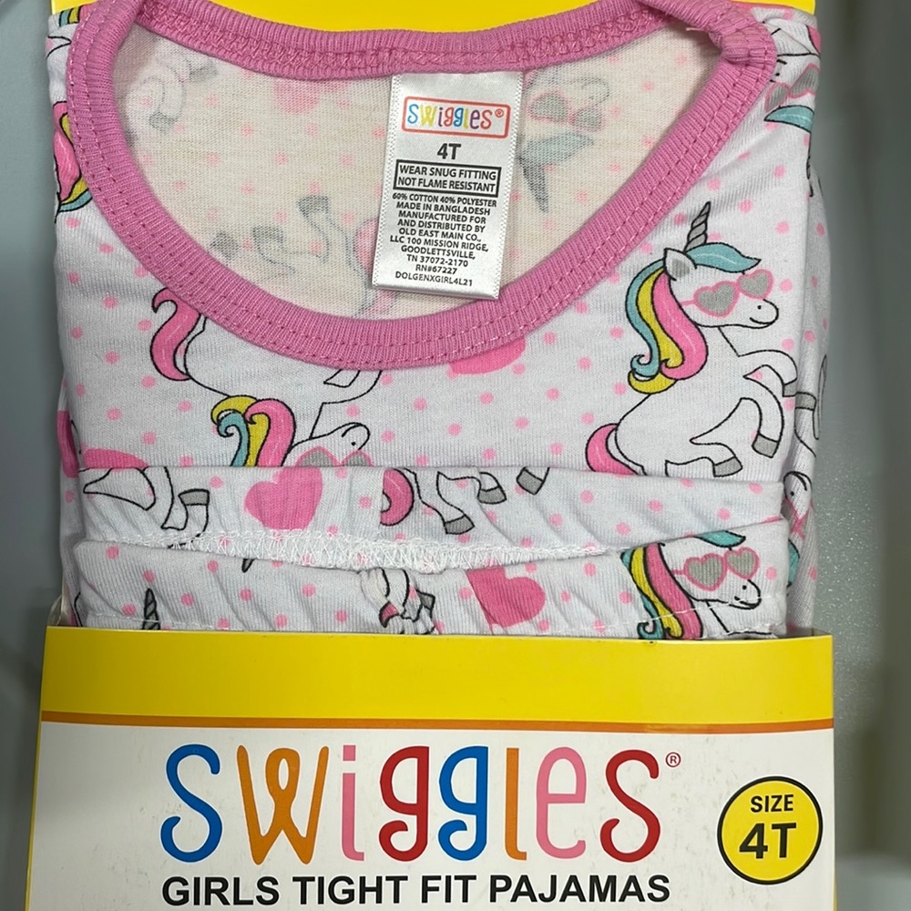 ❌SOLD❌Squiggles Unicorn PJ’s size 4T NWT/in packaging $5 in Bundles!